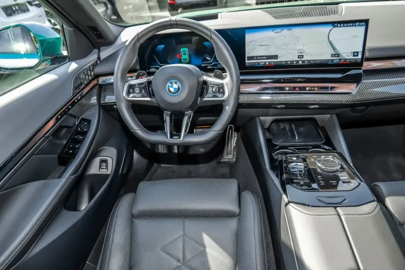 BMW 550 (Seria 5) din 2025 cu 17.900 km - oferta BMW242696 - foto 17