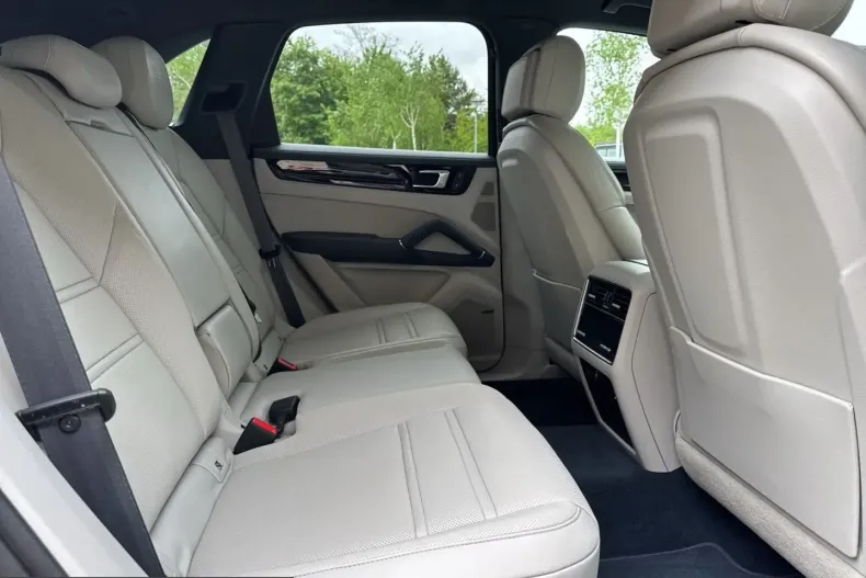 Porsche Cayenne din 2022 cu 37.392 km - oferta POR242729 - foto 12