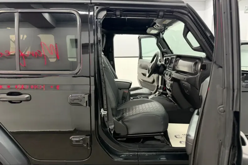 Jeep Wrangler din 2023 cu 57.945 km - oferta JEE242733 - foto 17