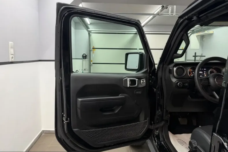 Jeep Wrangler din 2023 cu 57.945 km - oferta JEE242733 - foto 24