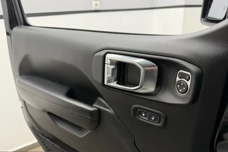 Jeep Wrangler din 2023 cu 57.945 km - oferta JEE242733 - foto 25