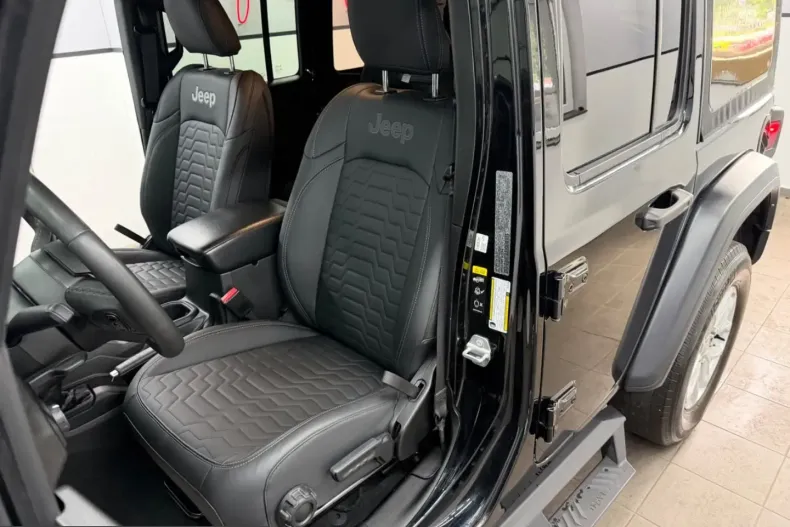 Jeep Wrangler din 2023 cu 57.945 km - oferta JEE242733 - foto 26