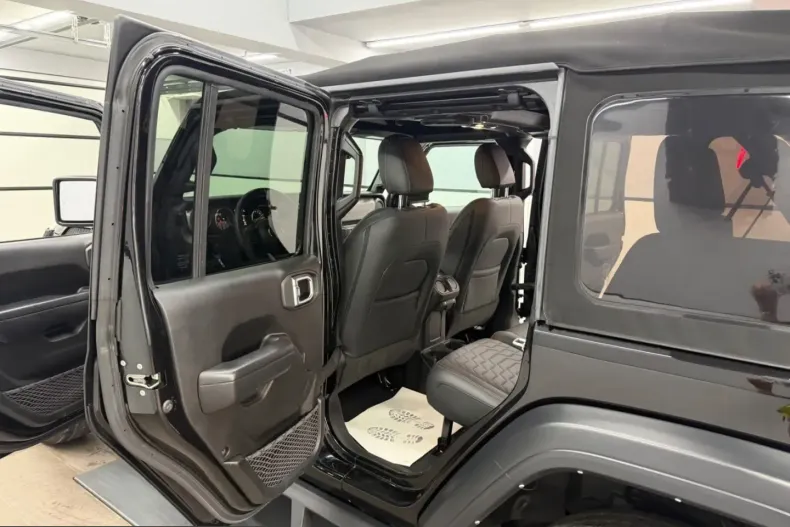 Jeep Wrangler din 2023 cu 57.945 km - oferta JEE242733 - foto 28