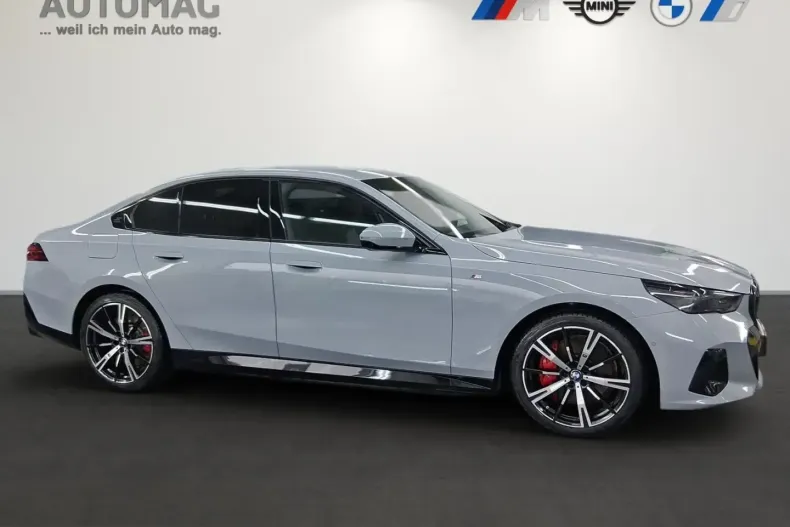 BMW 550 (Seria 5) din 2025 cu 26.990 km - oferta BMW242735 - foto 2