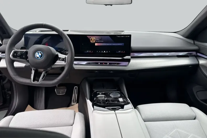 BMW 550 (Seria 5) din 2025 cu 5.480 km - oferta BMW242736 - foto 1