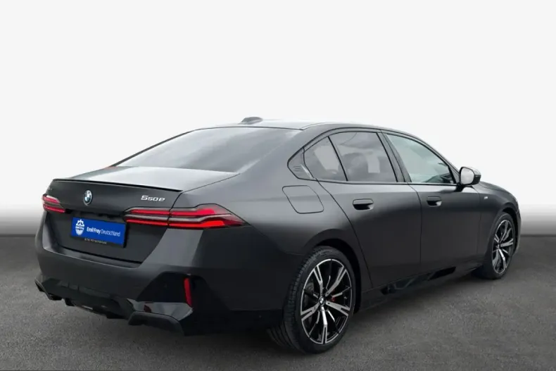 BMW 550 (Seria 5) din 2025 cu 5.480 km - oferta BMW242736 - foto 3