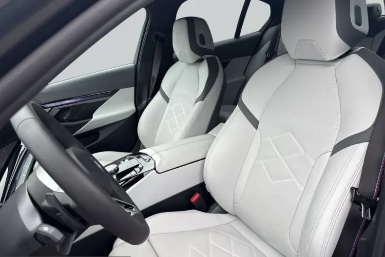 BMW 550 (Seria 5) din 2025 cu 5.480 km - oferta BMW242736 - foto 10