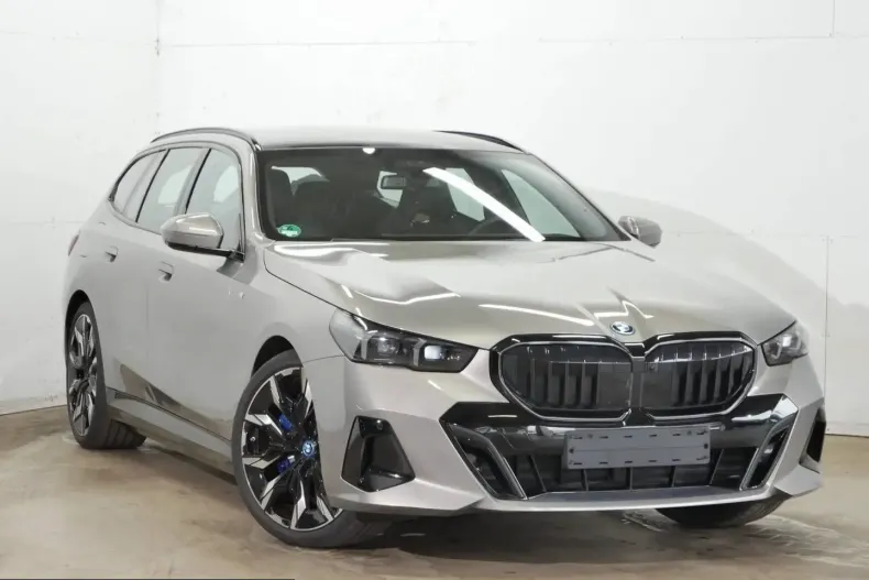 BMW 550 (Seria 5) din 2025 cu 30.328 km - oferta BMW242738 - foto 1