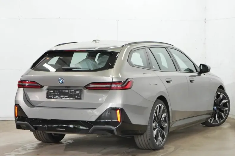 BMW 550 (Seria 5) din 2025 cu 30.328 km - oferta BMW242738 - foto 3