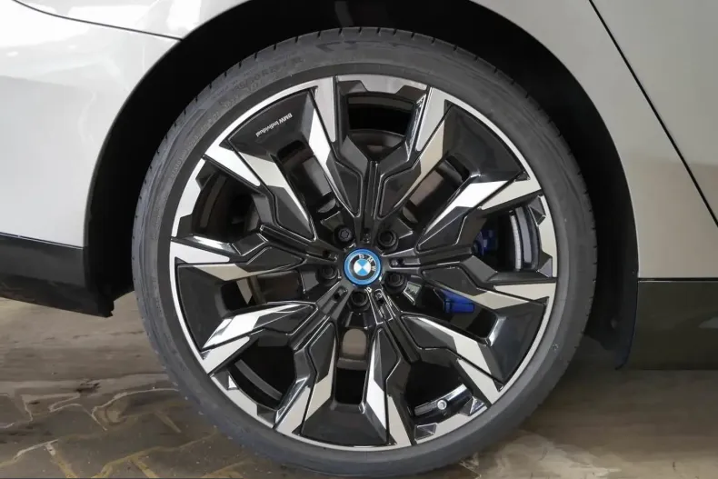 BMW 550 (Seria 5) din 2025 cu 30.328 km - oferta BMW242738 - foto 7