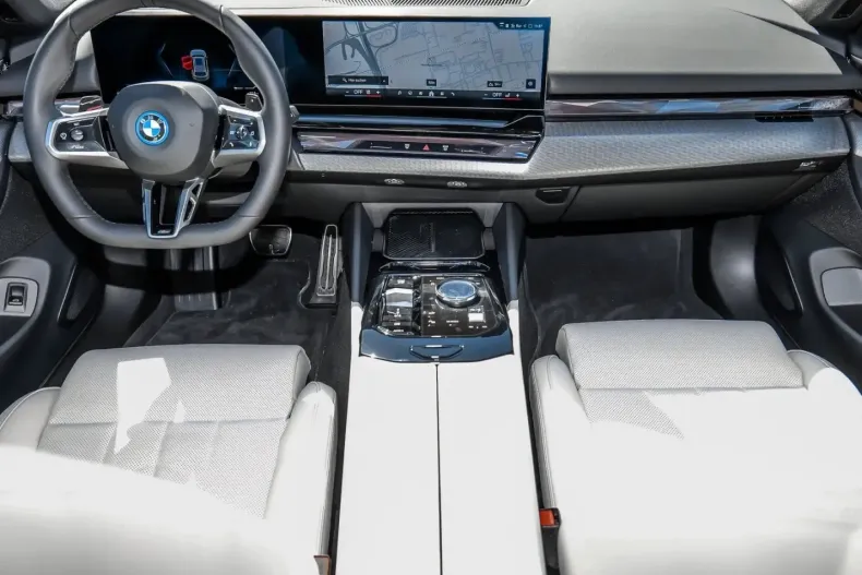 BMW 550 (Seria 5) din 2025 cu 15.117 km - oferta BMW242741 - foto 2