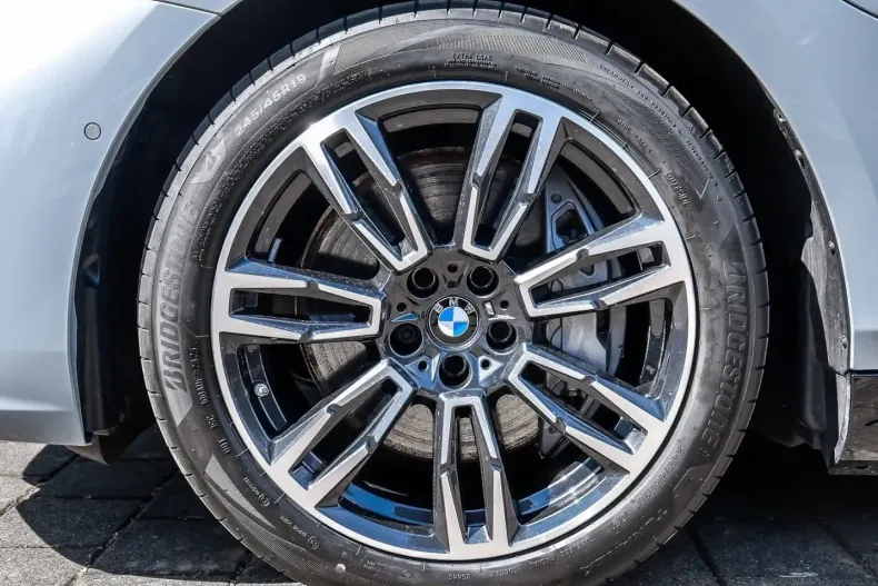 BMW 550 (Seria 5) din 2025 cu 15.117 km - oferta BMW242741 - foto 3