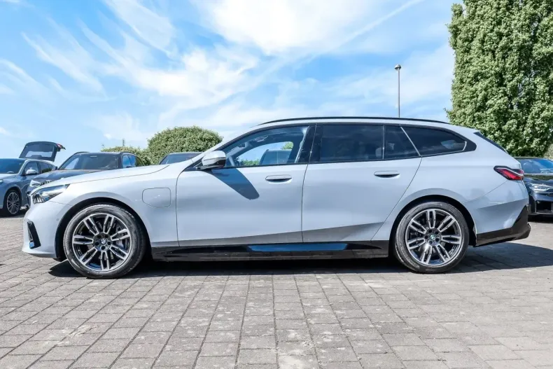 BMW 550 (Seria 5) din 2025 cu 15.117 km - oferta BMW242741 - foto 7