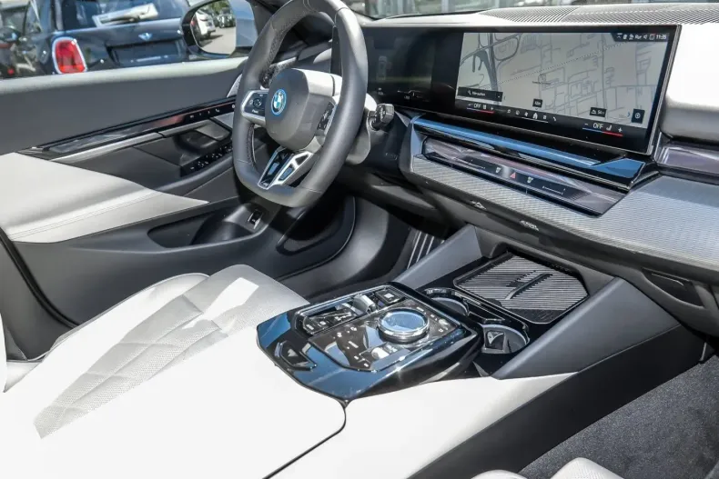 BMW 550 (Seria 5) din 2025 cu 15.117 km - oferta BMW242741 - foto 14
