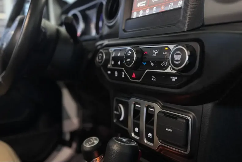 Jeep Wrangler din 2023 cu 41.637 km - oferta JEE242742 - foto 29