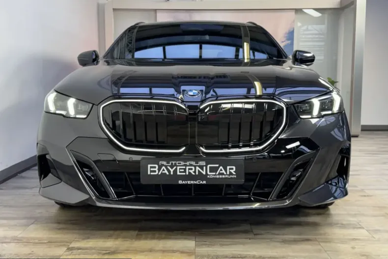 BMW 540 (Seria 5) din 2025 cu 4.100 km - oferta BMW242744 - foto 1