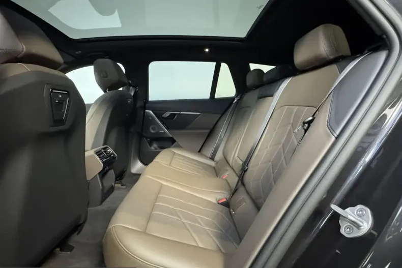 BMW 540 (Seria 5) din 2025 cu 4.100 km - oferta BMW242744 - foto 20