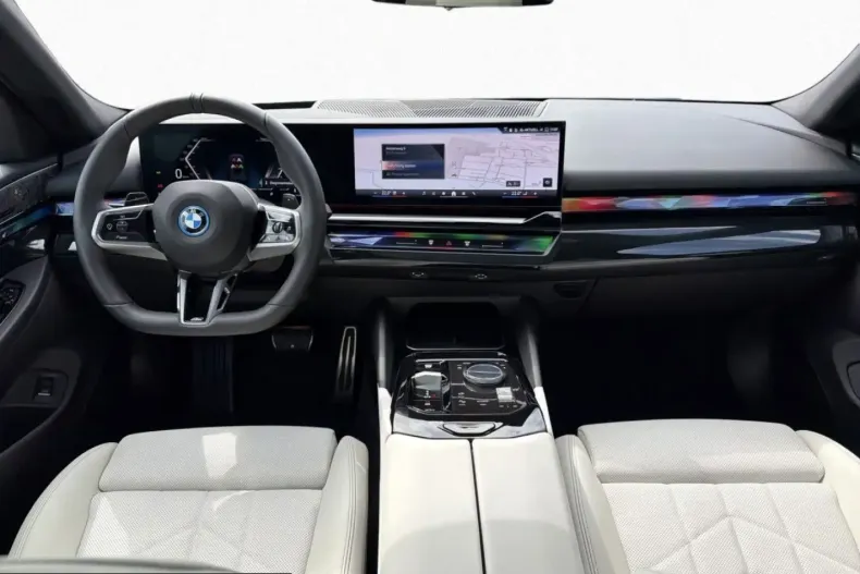 BMW 550 (Seria 5) din 2025 cu 21.250 km - oferta BMW242755 - foto 1