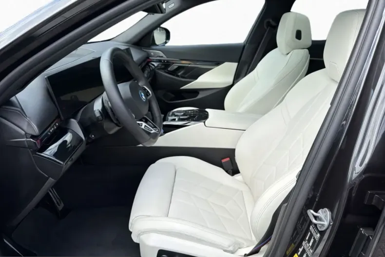 BMW 550 (Seria 5) din 2025 cu 21.250 km - oferta BMW242755 - foto 8