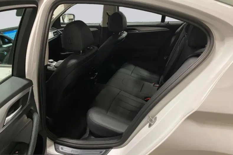 BMW 530 (Seria 5) din 2023 cu 39.127 km - oferta BMW242799 - foto 13