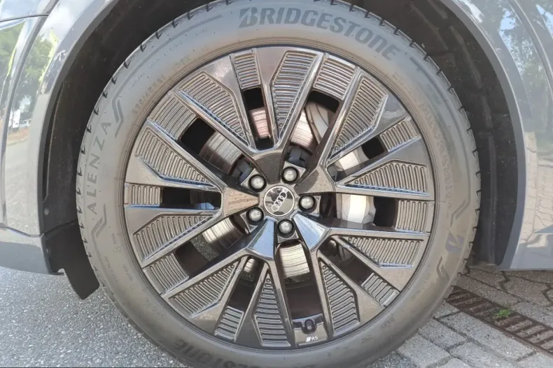 Audi Q8 din 2023 cu 43.082 km - oferta AUD242801 - foto 7