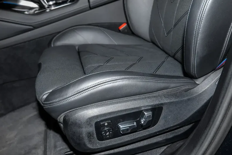BMW XM (Seria X) din 2025 cu 25.624 km - oferta BMW242813 - foto 23