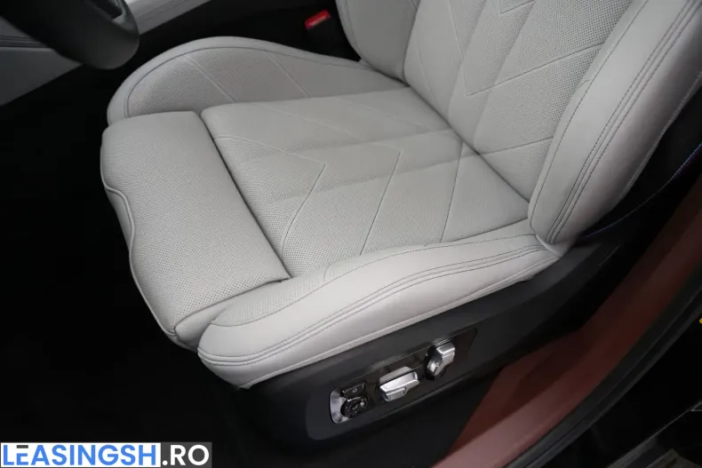 BMW XM (Seria X) din 2023 cu 6.450 km - oferta BMW242821 - foto 47