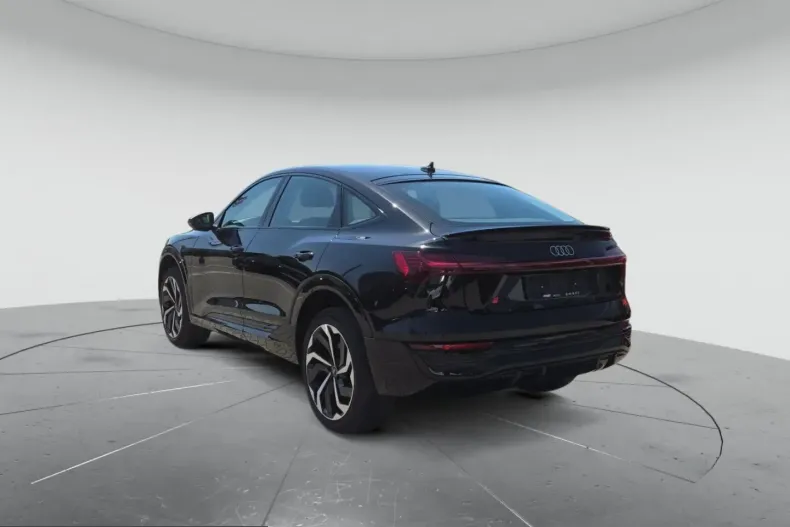Audi Q8 din 2023 cu 45.109 km - oferta AUD242835 - foto 4