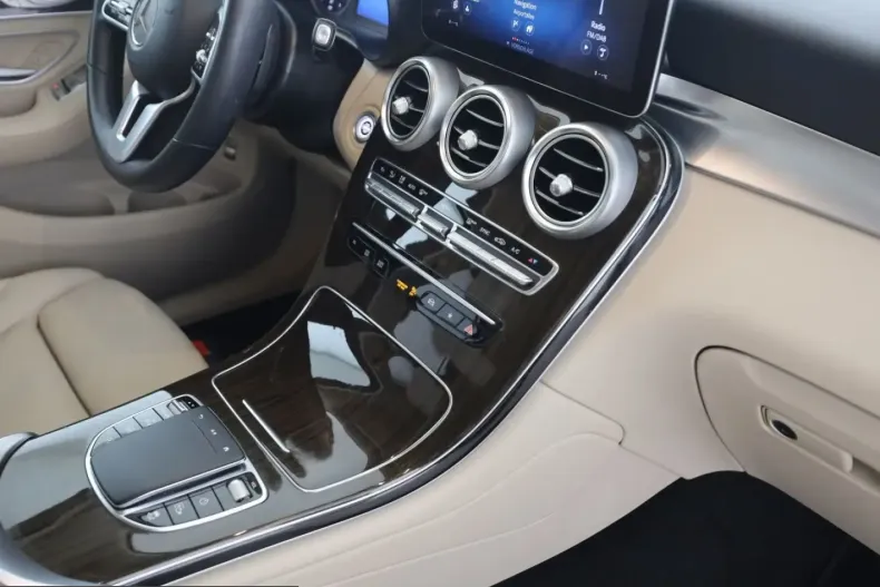 Mercedes-Benz GLC 200 (Clasa GLC) din 2022 cu 57.200 km - oferta MER242838 - foto 19