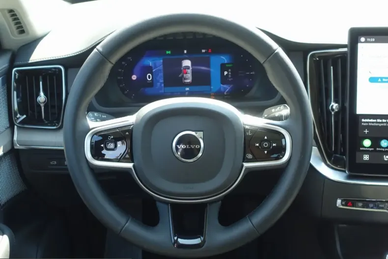 Volvo XC90 din 2025 cu 8.680 km - oferta VOL242862 - foto 13