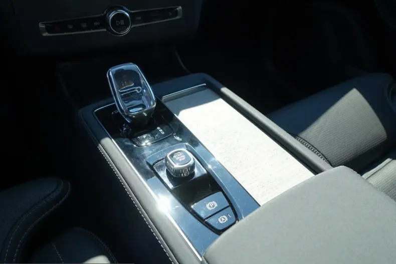 Volvo XC90 din 2025 cu 8.680 km - oferta VOL242862 - foto 14
