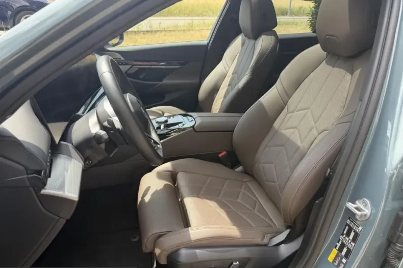 BMW 550 (Seria 5) din 2025 cu 24.484 km - oferta BMW242868 - foto 8