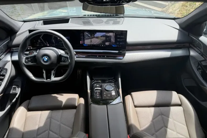 BMW 550 (Seria 5) din 2025 cu 24.484 km - oferta BMW242868 - foto 10