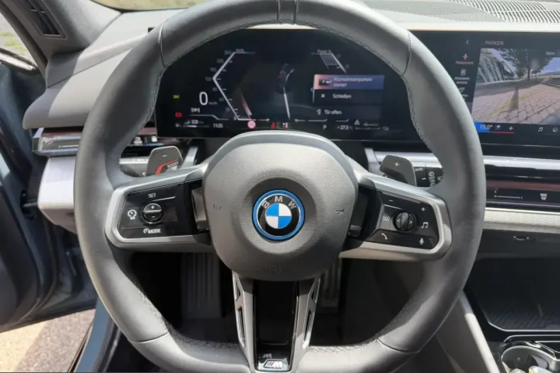 BMW 550 (Seria 5) din 2025 cu 24.484 km - oferta BMW242868 - foto 12