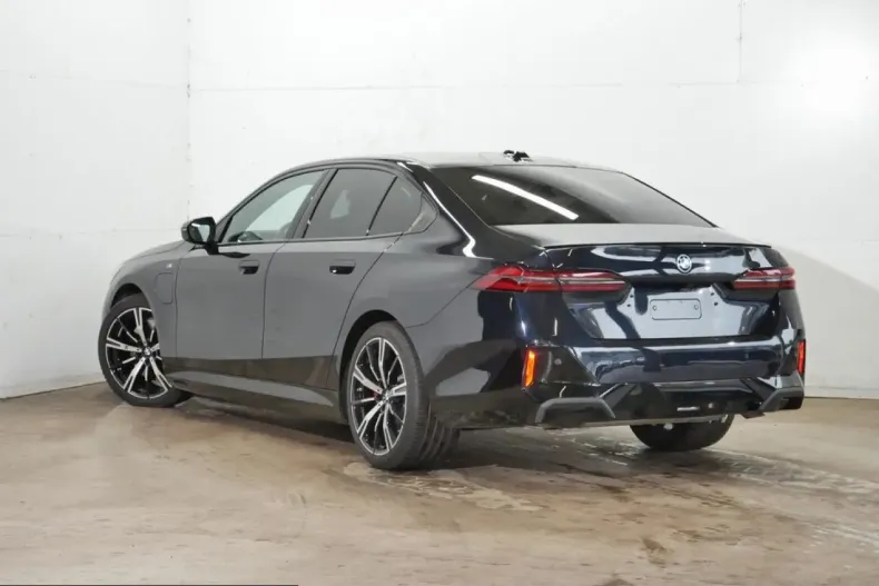 BMW 550 (Seria 5) din 2025 cu 21.005 km - oferta BMW242873 - foto 2