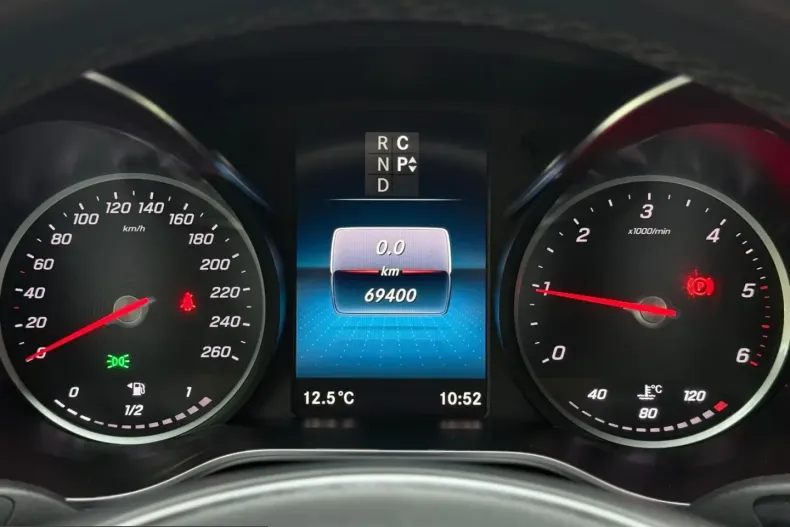 Mercedes-Benz V 300 (Clasa V) din 2021 cu 69.000 km - oferta MER242904 - foto 14