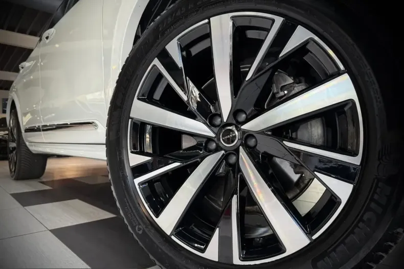 Volvo XC90 din 2025 cu 13.000 km - oferta VOL242910 - foto 6