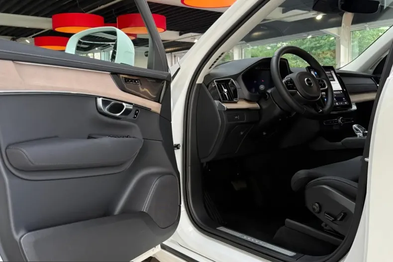Volvo XC90 din 2025 cu 13.000 km - oferta VOL242910 - foto 11