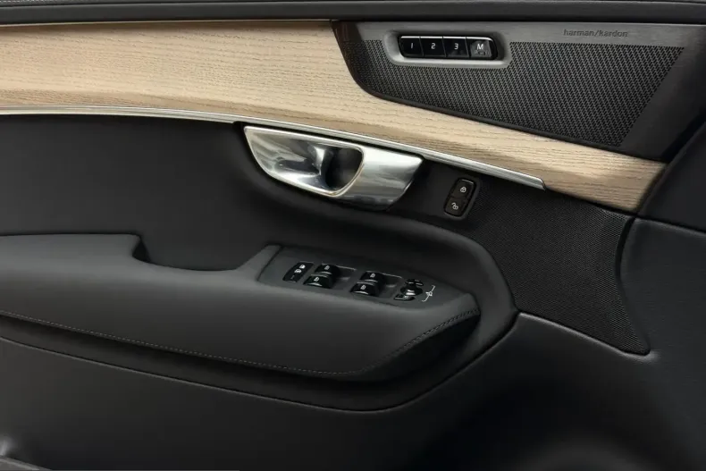 Volvo XC90 din 2025 cu 13.000 km - oferta VOL242910 - foto 12