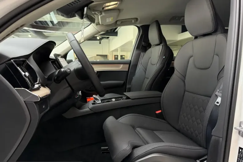 Volvo XC90 din 2025 cu 13.000 km - oferta VOL242910 - foto 13