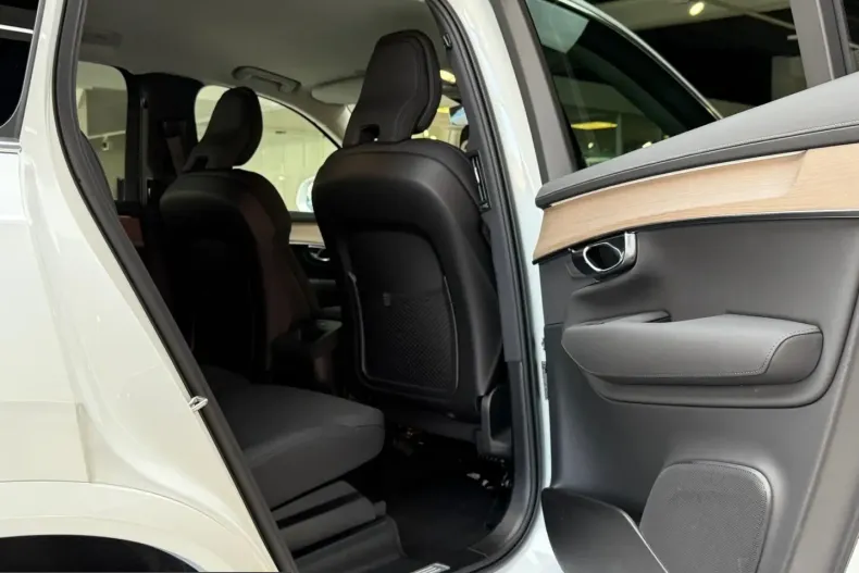 Volvo XC90 din 2025 cu 13.000 km - oferta VOL242910 - foto 24