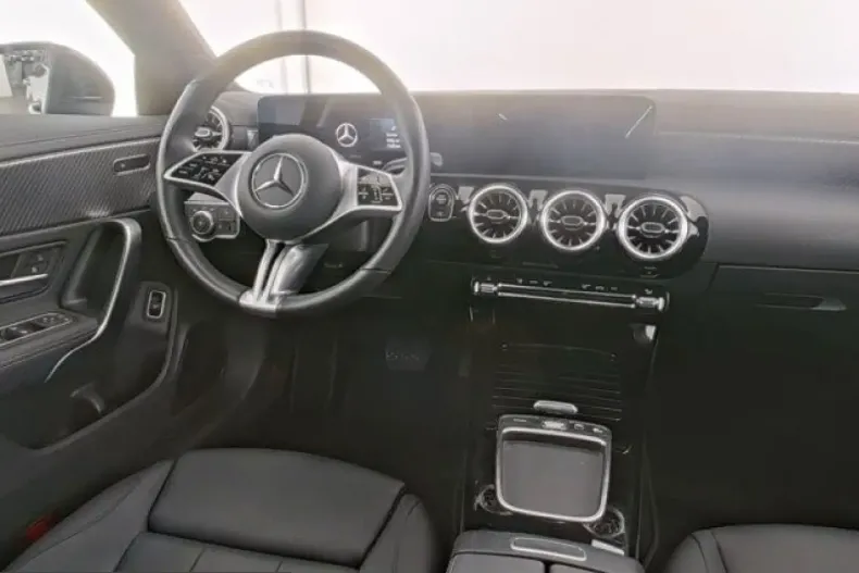 Mercedes-Benz CLA 180 (Clasa CLA) din 2025 cu 32.419 km - oferta MER242913 - foto 7