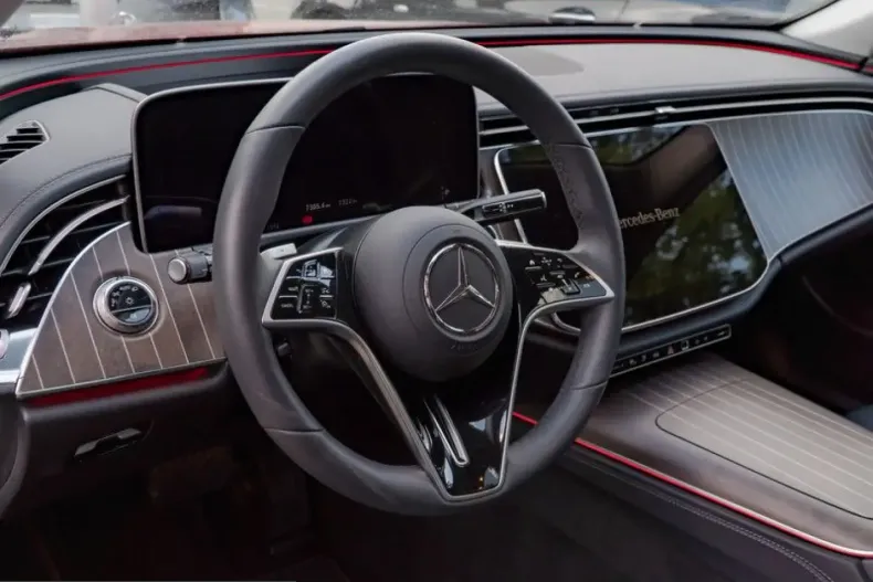 Mercedes-Benz E 300 (Clasa E) din 2025 cu 7.320 km - oferta MER242918 - foto 12