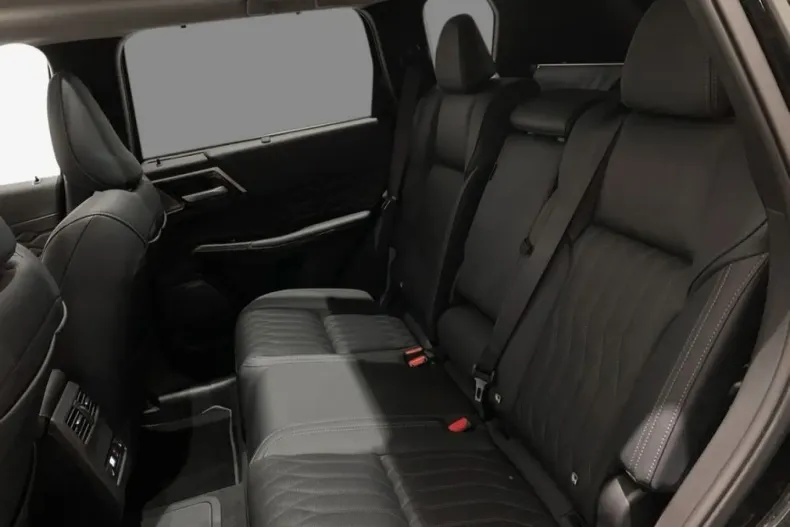 Mitsubishi Outlander din 2025 cu 19.000 km - oferta MIT242936 - foto 7