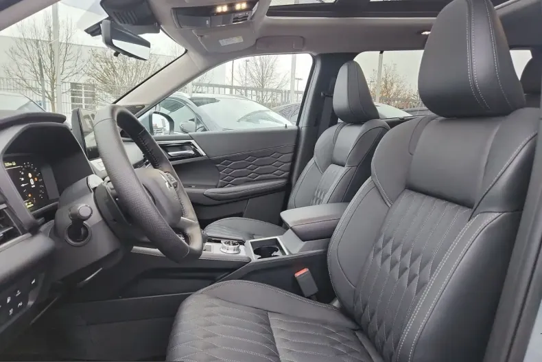 Mitsubishi Outlander din 2025 cu 14.474 km - oferta MIT242937 - foto 11