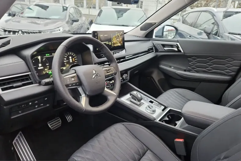 Mitsubishi Outlander din 2025 cu 14.474 km - oferta MIT242937 - foto 12