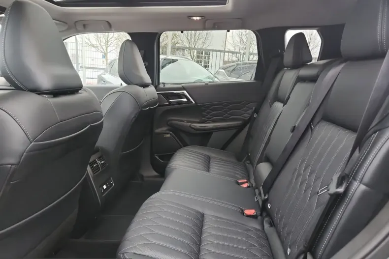 Mitsubishi Outlander din 2025 cu 14.474 km - oferta MIT242937 - foto 27