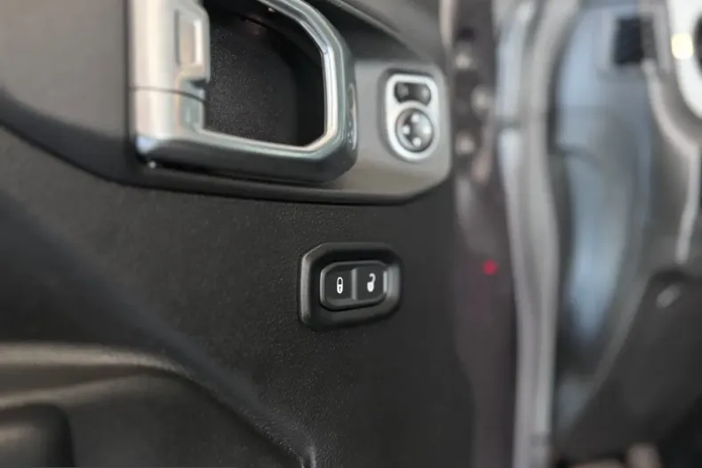 Jeep Wrangler din 2023 cu 51.368 km - oferta JEE242967 - foto 14