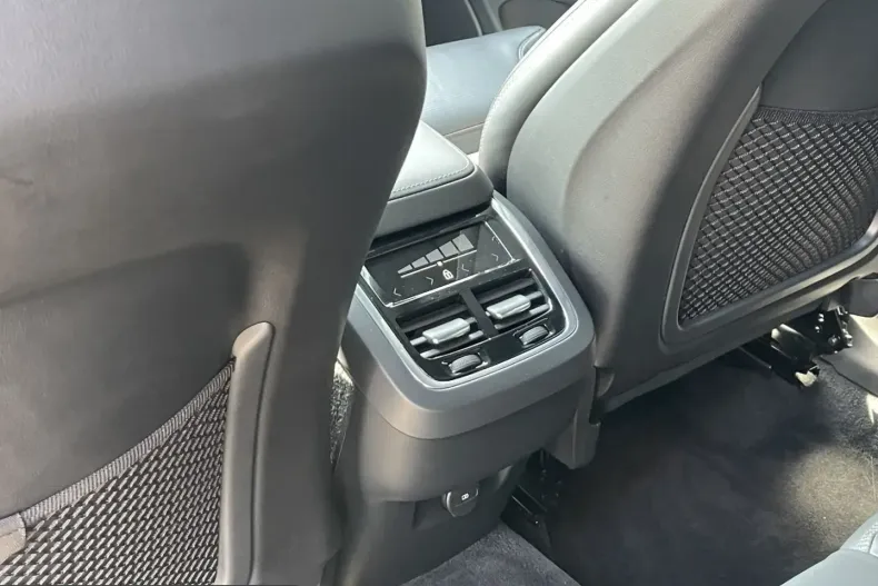 Volvo XC60 din 2021 cu 68.000 km - oferta VOL242971 - foto 17