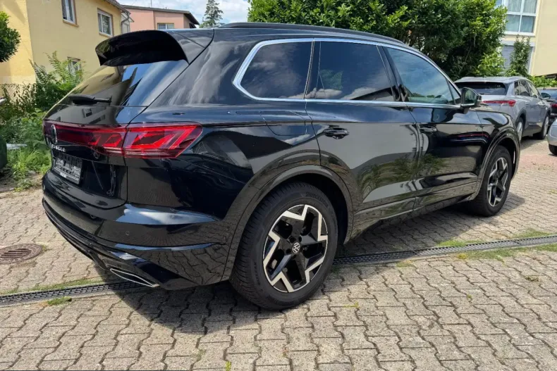 Volkswagen Touareg din 2025 cu 6.679 km - oferta VOL242998 - foto 3